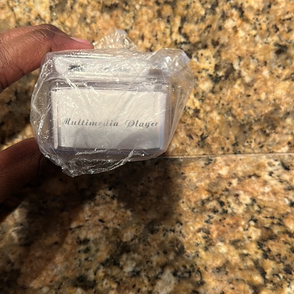 2 MP3 Player - Picture 2 of 2